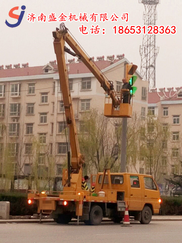 修路燈時我們要用哪種升降機呢?(圖3) \